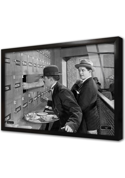 Siyah Beyaz Charlie Chaplin Çerçeveli Cam Tablo