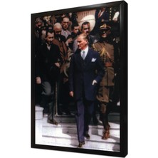 Tablosan Atatürk Merdivenlerden Inerken Çerçeveli Mdf Tablo
