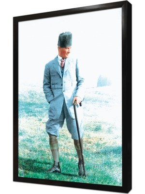 Tablosan Atatürk Arazide Bakarken Çerçeveli Mdf Tablo