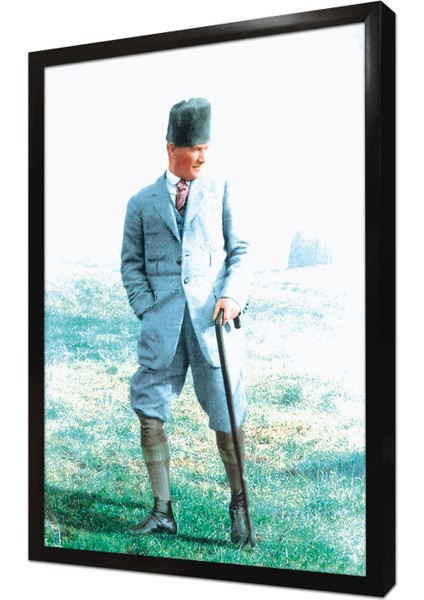 Atatürk Arazide Bakarken Çerçeveli Mdf Tablo