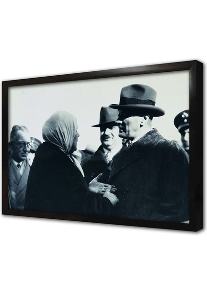 Atatürk Yaşlı Kadınla Konuşurken Çerçeveli Mdf Tablo