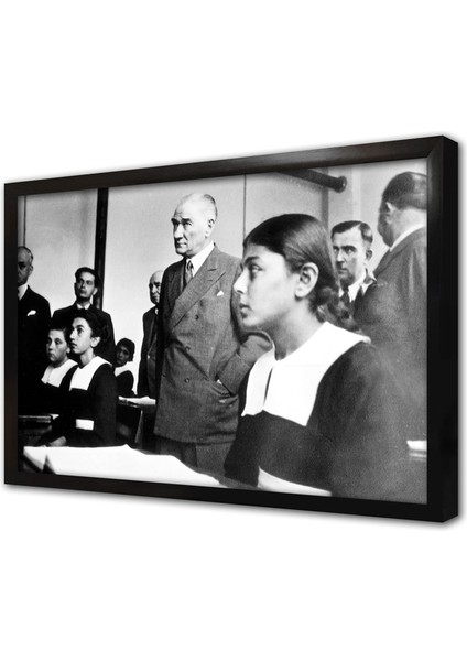 Atatürk Okulda Öğrenciler Ile Çerçeveli Mdf Tablo