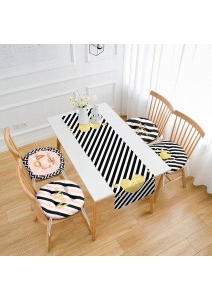 Siyah Beyaz Zigzag Zeminli Love Temalı 4 Yuvarlak Pofidik Sandalye Minderi ve 1 Runner Seti