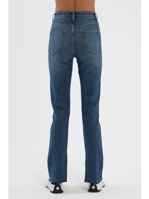 Cross Jeans Orta Mavi Slim Straight Paçası Yırtmaçlı Çapraz Kemerli Jean Pantolon C 4556-007