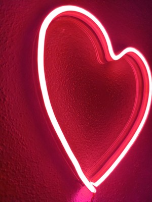 Dekoraven Kalp Neon Şekiller Işaret Neon  LED Dekoratif Duvar Aydınlatması Neon Duvar Yazısı