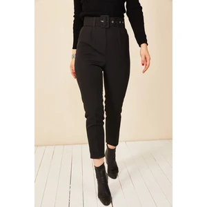 Havuç Kemerli Kumaş Pantolon