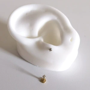 Cerrahi Çelik Gold Tek Taş Piercing (Taş Çapı 2mm) Bar Uzunluğu 6mm