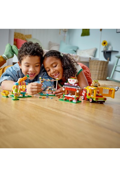 LEGO® Friends Sokak Lezzetleri Pazarı Yapım Seti 41701 – Çocuklar İçin 3 Mini Bebek Figürü İçeren Yaratıcı Oyuncak Yapım Seti (592 Parça)
