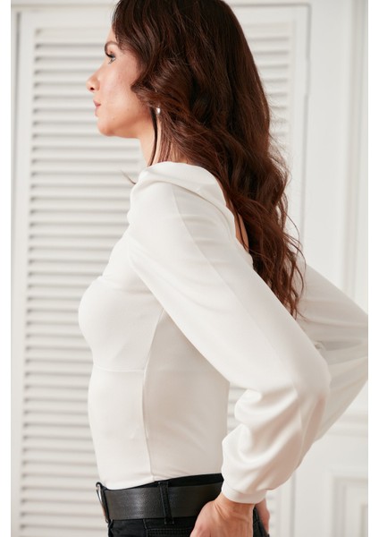 Önü Büzgülü Kol Detaylı Likralı Bluz