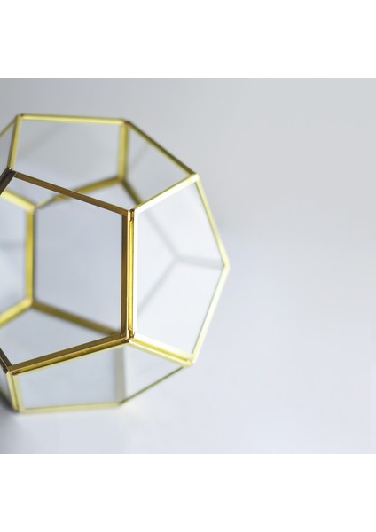 Çikolata Kutusu Geometrik Teraryum Beşgen Prizma Cam Fanus Gold Pirinç Brass Dekoratif Nişan Söz Masası 21 x 21 x 17CM fırsatları