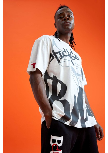 Fit NBA Chicago Bulls Boxy Fit Bisiklet Yaka Tişört W6349AZ22SP indirimleri