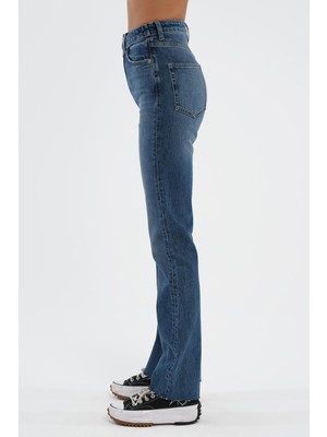 Cross Jeans Orta Mavi Slim Straight Paçası Yırtmaçlı Çapraz Kemerli Jean Pantolon C 4556-007