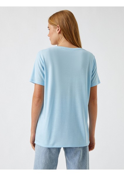 2YAK13355EK Yuvarlak Yaka Kısa Kollu Normal Kalıp Açık İndigo Kadın T-Shirt fırsatları