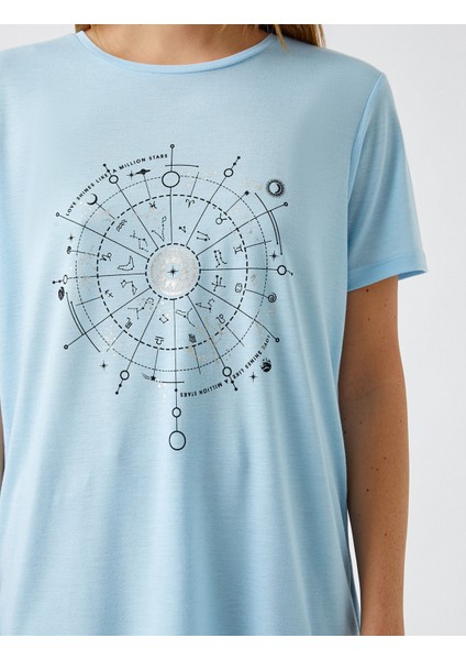2YAK13355EK Yuvarlak Yaka Kısa Kollu Normal Kalıp Açık İndigo Kadın T-Shirt indirimleri