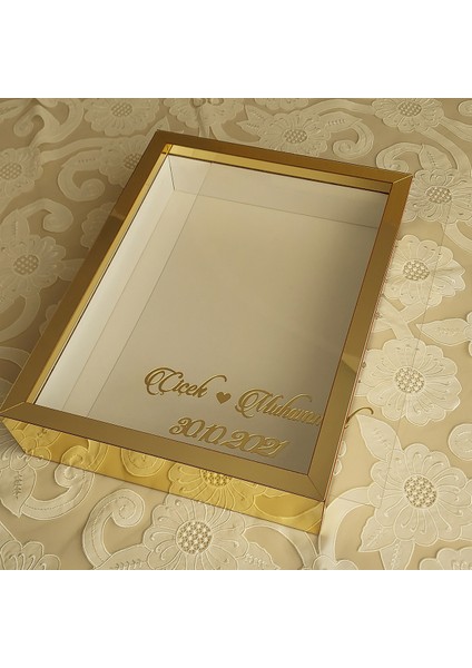 Derin İsimli Gold Pleksi Kaplı 30 x 40 cm 8 cm Yeni Trend Tasarım Anı Çerçevesi!