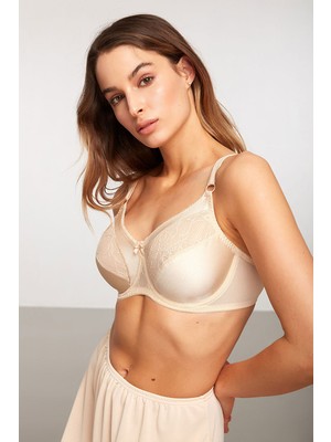 Kom Martına Toparlayıcı Dantelli Sütyen Ten