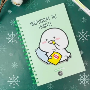 Hediye Ofisi  yaşıyosun Bu Hayatı Tasarımlı Spiralli Sticker'lı Tarihsiz Konuşan Ajanda Haftalık Planlayıcı Defter 