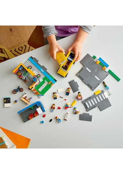 City Okul Günü 60329 - 6 Yaş ve Üzeri Çocuklar İçin 2 LEGO City Tv Karakteri İçeren Okul Oyuncağı Yapım Seti (433 Parça) indirimleri