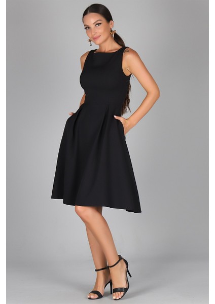 Sweetness Kadın Siyah Pileli Cep Detaylı Midi Boy Elbise