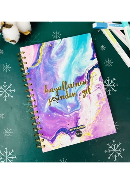 Hayallerinin Peşinden Git Spiralli Sticker'lı Tarihsiz Konuşan Ajanda Haftalık Planlayıcı Defter