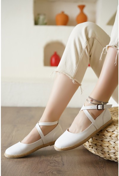 Bucky Beyaz Çapraz Bantlı Kadın Ayakkabı