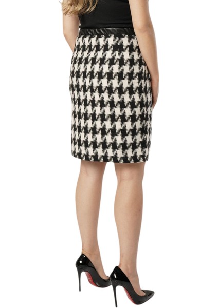 Fierte Kadın Büyük Beden Etek NLY220700003 Elastik Bel Diz Üstü Spor Kısa Ekose Desen Siyah fırsatları