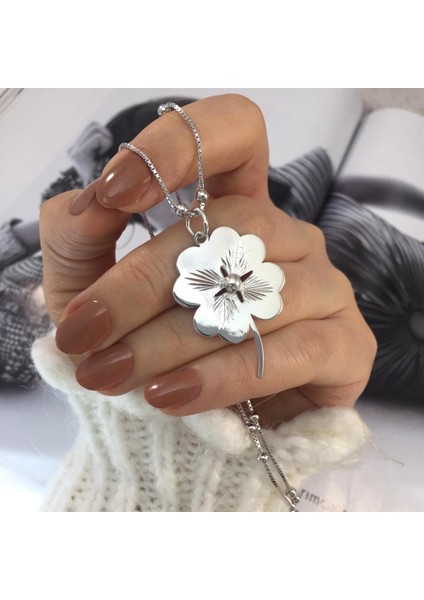 Kadın El Işçiliği Yonca Kolye