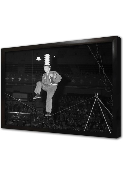 Sirkte Cambaz Çerçeveli Cam Tablo