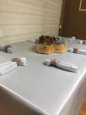 Finezza Kristal Monoray Kumaş Açık Gri Masa Örtüsü ve Gri Çiçekli Peçeteli Sofra Takımı 8 Kişilik Dikdörtgen 160x220 cm 17 Parça - 724