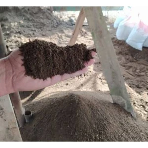 Doğal Gübre 20 kg Büyükbaş Hayvan Gübresi Kokusuz Yanmış Elenmiş Çim Gübresi