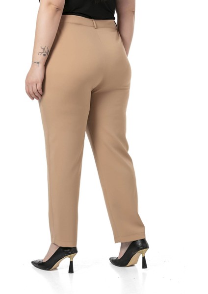 Büyük Beden Beli Yanlardan Lastikli Fermuarlı Paçası Yırtmaçlı Bej Pantolon modelleri