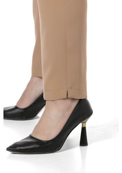 Büyük Beden Beli Yanlardan Lastikli Fermuarlı Paçası Yırtmaçlı Bej Pantolon indirimleri