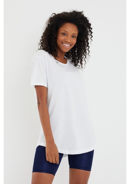 Women Beyaz Pis Yaka Salaş T-SHIRT-KTCPS001R15S