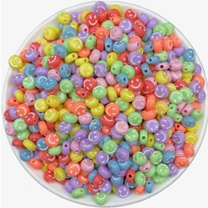 Hedef Bijuteri 25GR Pastel Renkli Zemin Üzeri Beyaz 4X7MM Yassı Smile, Gülen Yüz,surat Boncuk (25 Gr, ~200 Adet)