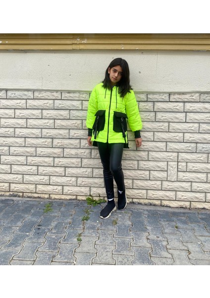 Minigimin Cicileri Arkası Karakterli Neon Baskılı Mont modelleri