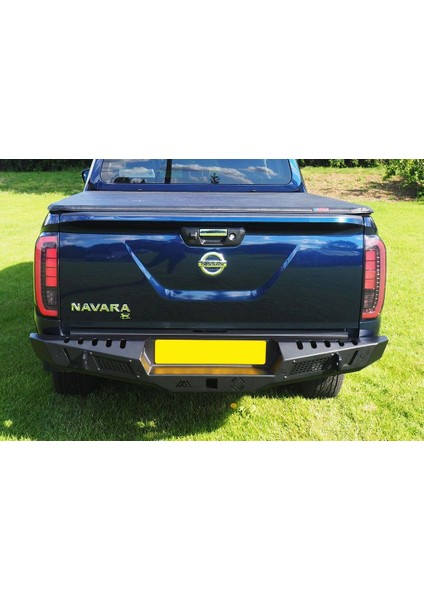 Nissan - Navara NP300 LED Stop / Smoke 2015+