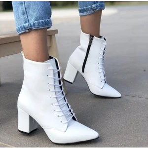 Miss Park Moda Afilli Kadın Beyaz Kalın Topuklu Yarım Postal Bot Sivri Burun Fermuarlı Bağcıklı Şık Bootie