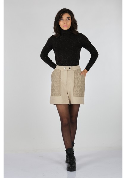 Minimalist Desenli Kadın Midi Şort - Rahat ve Şık