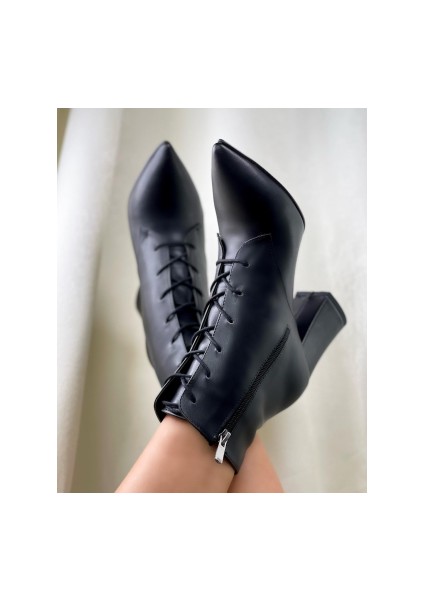 Afilli Kadın Siyah Kalın Topuklu Yarım Postal Bot Sivri Burun Fermuarlı Bağcıklı Şık Bootie fiyatları