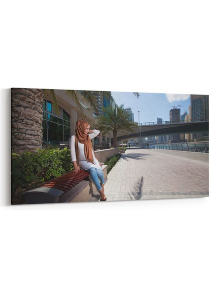 16900YD Model / Manken Görseli Yatay Dar Kanvas Tablo