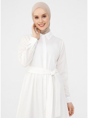 Refka Kendi Kumaşından Kemerli Eteği Katlı Doğal Kumaşlı Elbise - Beyaz - Refka Casual