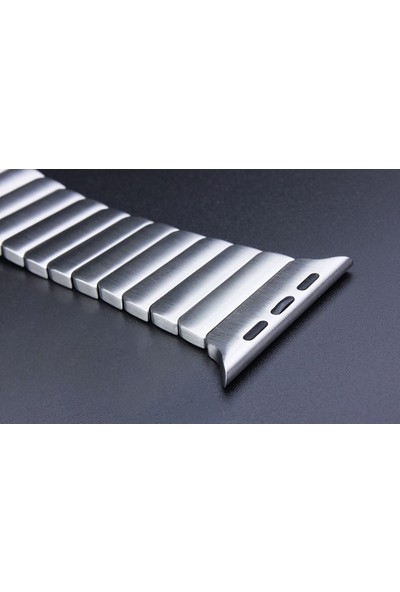 Nezih Case Apple Watch Seri 7 45MM Uyumlu Porshe Dizayn Metal Paslanmaz Çelik Kordon Gümüş