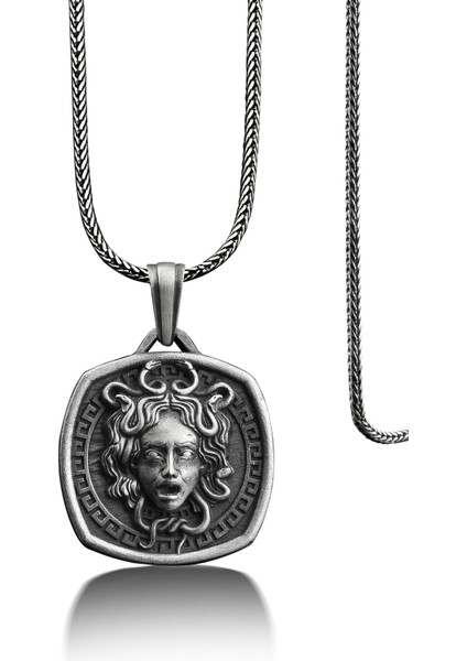 Medusa Desenli Madalyon Gümüş Kolye