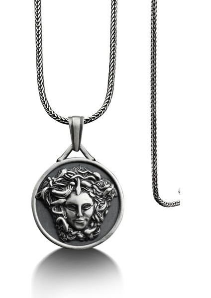 Medusa Madalyon Gümüş Kolye