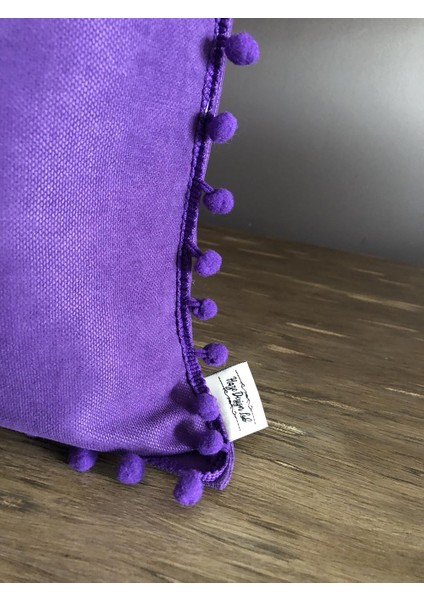 Mor Ponponlu Kare Yastık Kılıfı fırsatları
