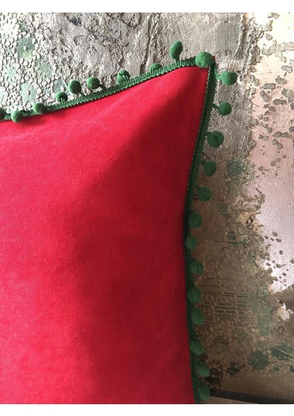 Yeşil Ponponlu Kırmızı Yastık Kılıfı fiyatları