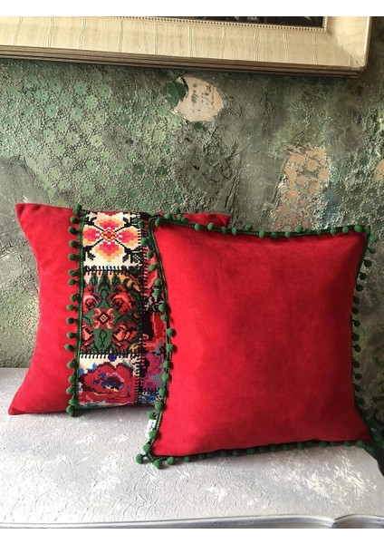 Yeşil Ponponlu Kırmızı Yastık Kılıfı indirimleri