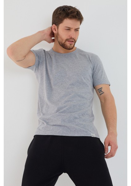 Basic Erkek Bisiklet Yaka Slim Fit Kısa Kollu T-Shirt