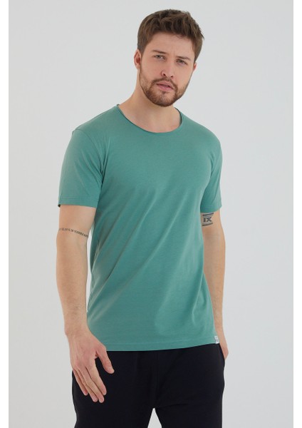 Basic Erkek Bisiklet Yaka Slim Fit Kısa Kollu T-Shirt modelleri