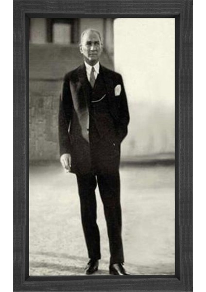 Atatürk Takım Elbiseyle Tablosu-Siyah Ahşap - 50X70